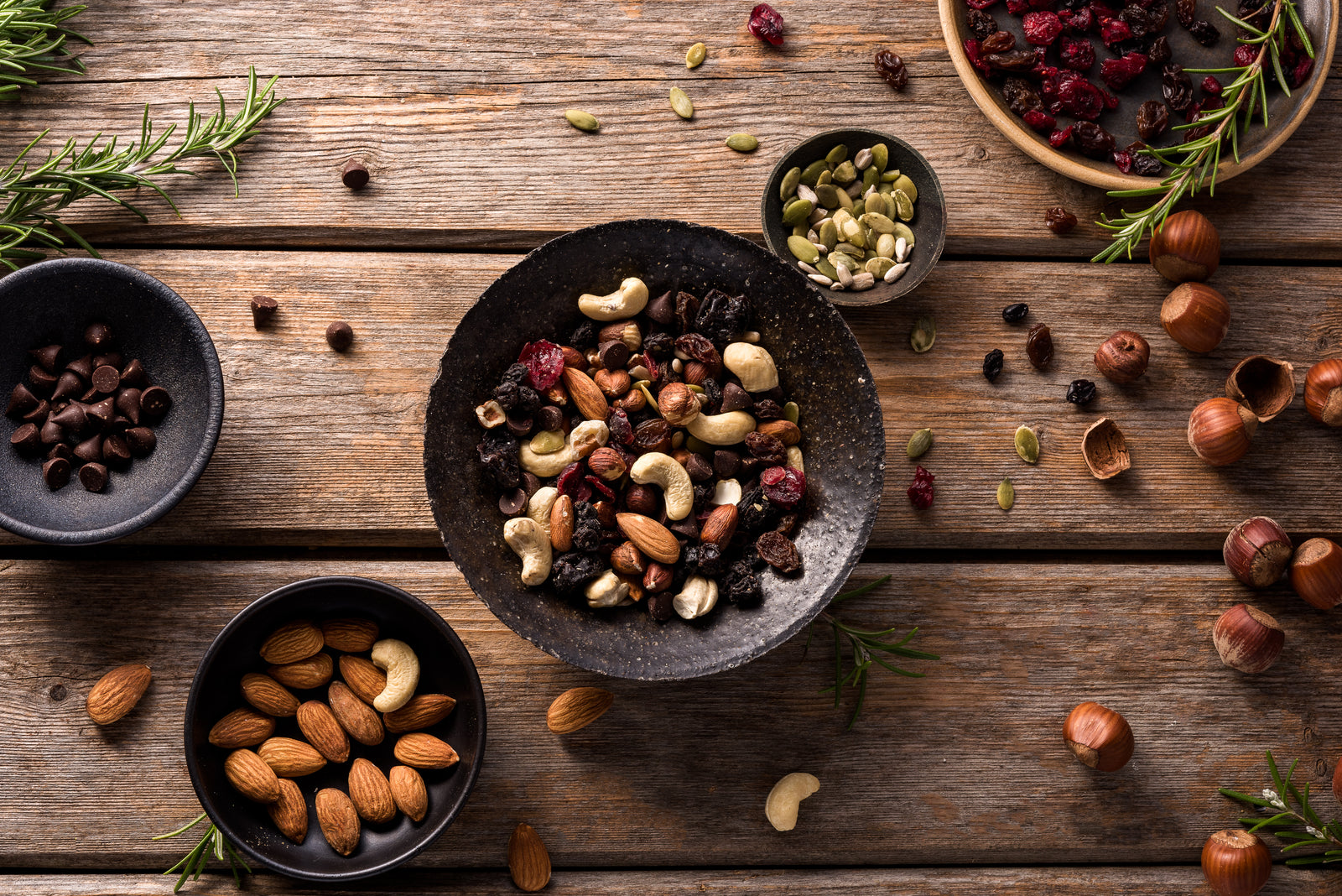 ORGANIC SNACKS & NUT MIXES